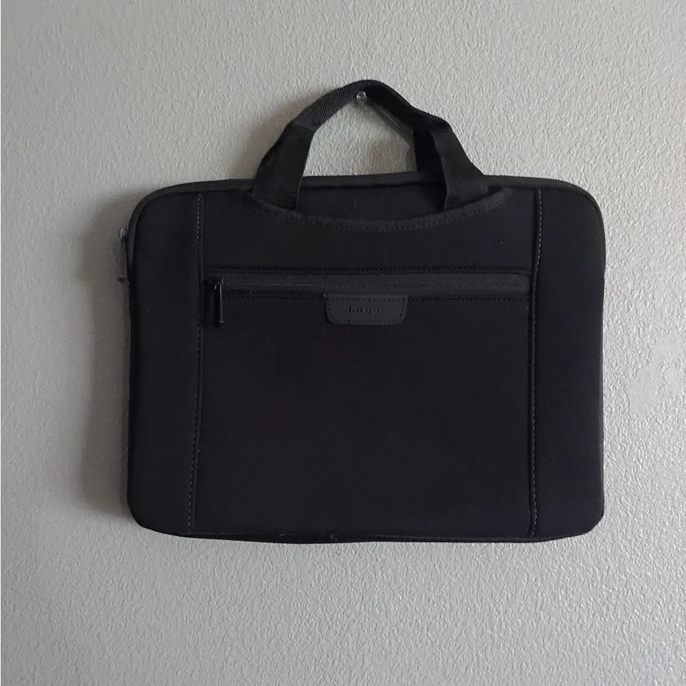 Targus Slipskin TSS932 Carrying Case (Sleeve) for 14